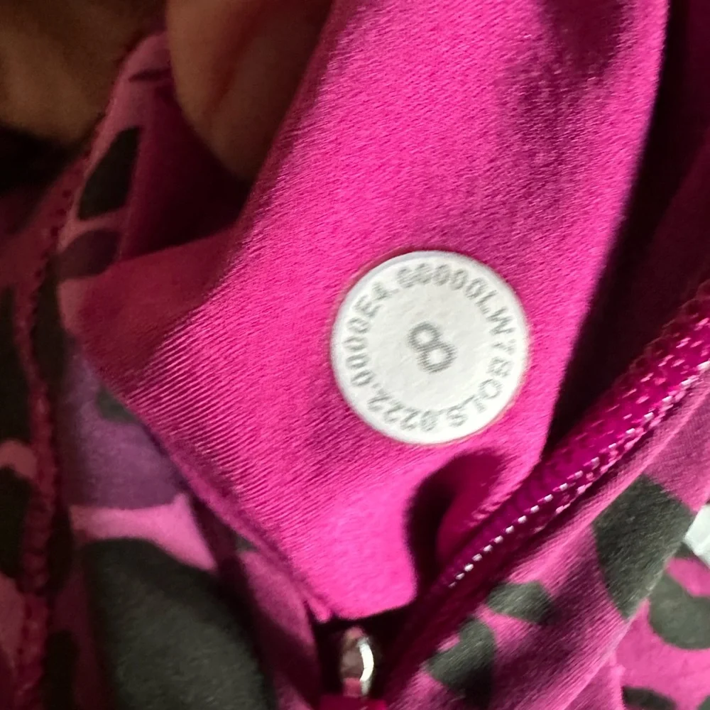 LULULEMON TRACK THAT MR SHORTS 5” in CAMO CHETAH MAGENTA PURPLE size 8 - Picture 5 of 7